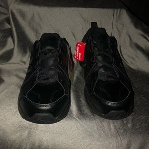 Brand new New Balance shoes men’s 9.5W